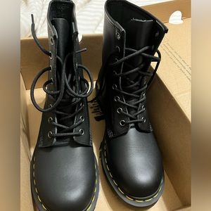 Dr. Martens (like new)